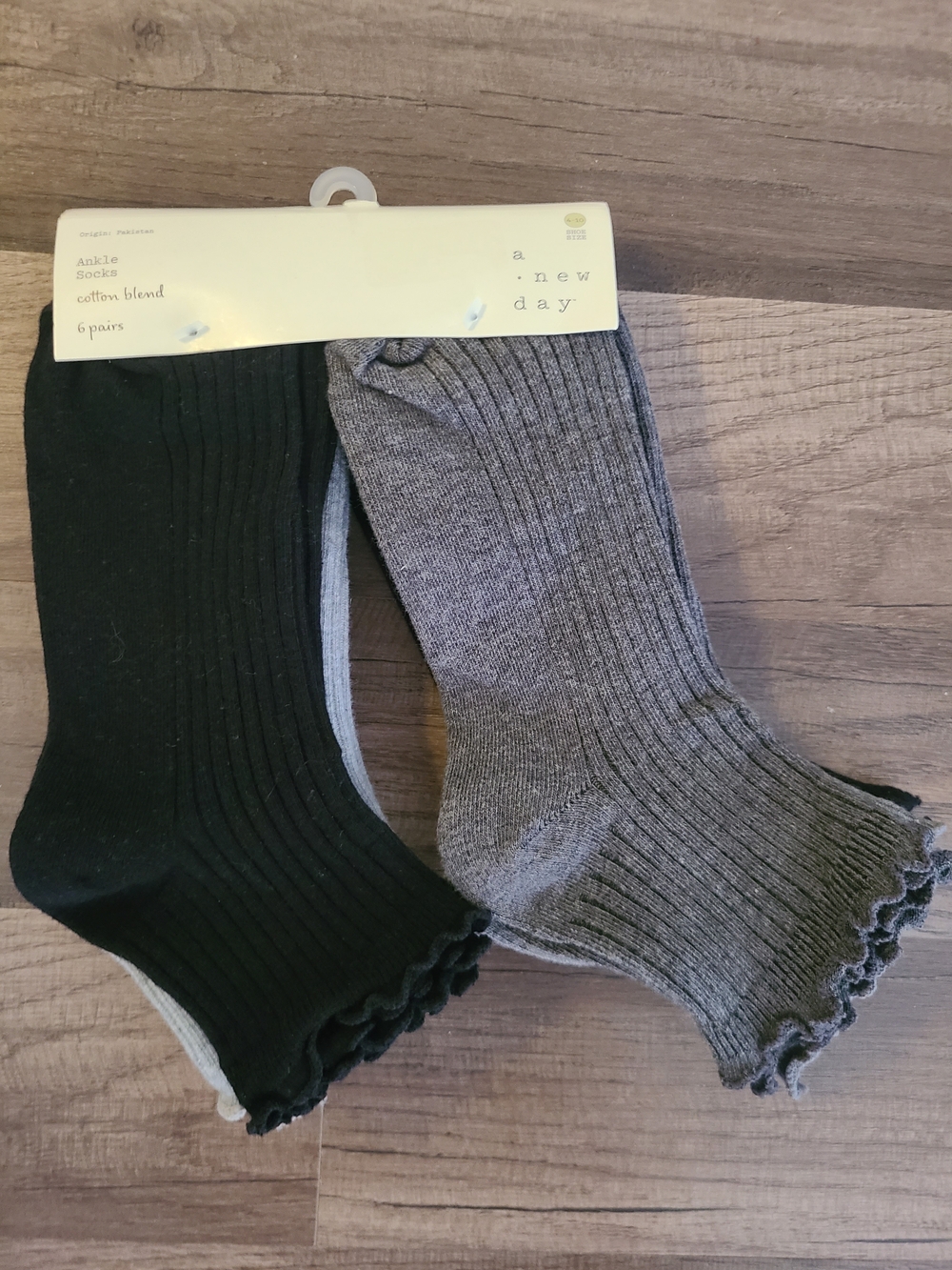 a new day Ribbed Ankle Socks with Ruffle Trim - Black & Gray